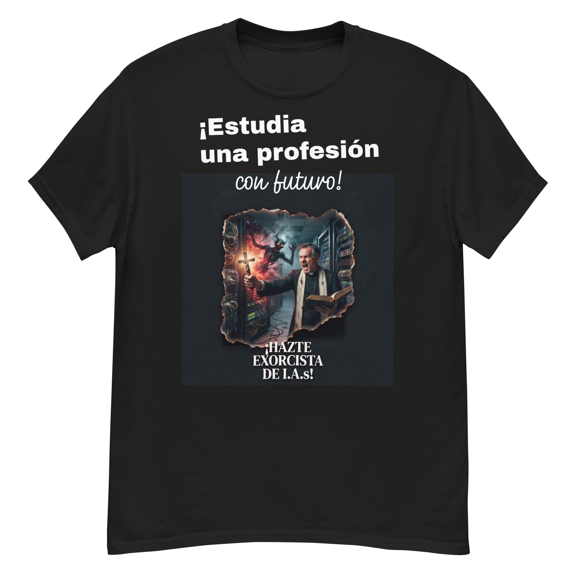 Camiseta de manga corta. “¡Estudia una profesión con futuro! ¡Hazte exorcista de I.A.s!”. Con impresión extra en la manga izquierda. Envío incluido. - Imagen 2